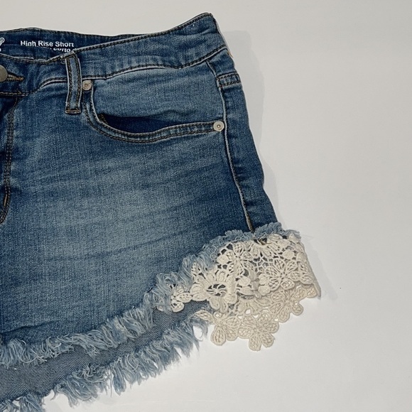 BLUE High Rise Super Strech Jean Shorts Lace Hem Festival Boho Size 12/31 - Picture 4 of 15